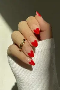 Valentine’s Day nails
